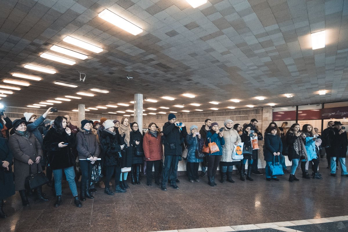 Музыканты поблагодарили людей за внимание, а слушатели их за прекрасное настроение