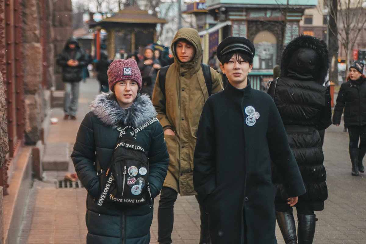 Колоритная девушка будто спустилась на Крещатик из аниме 