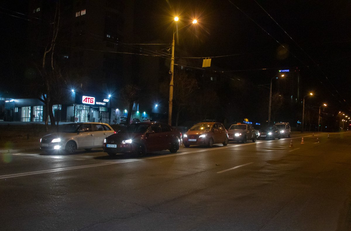 После столкновения машина не остановилась, протащив мужчину более ста метров по дороге
