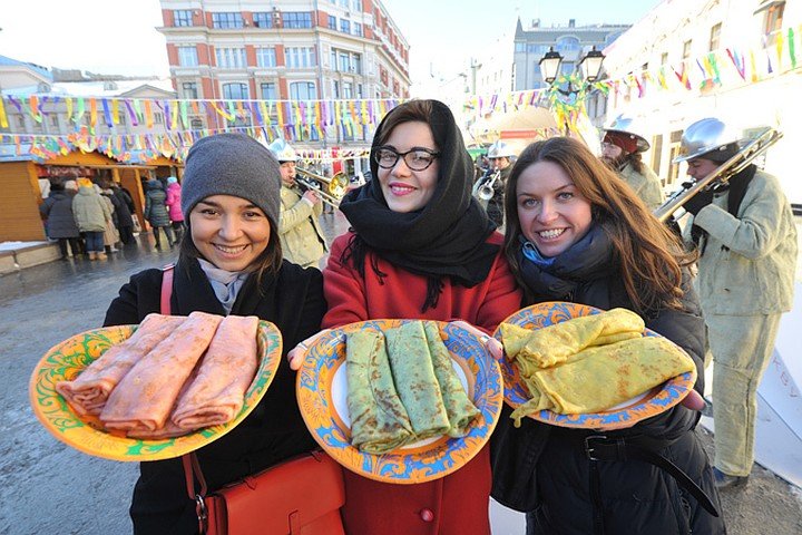 Развлеките друзей и приготовьте блины с разной начинкой: сладкой, соленой, острой, пресной или с какими-то сюрпризами внутри