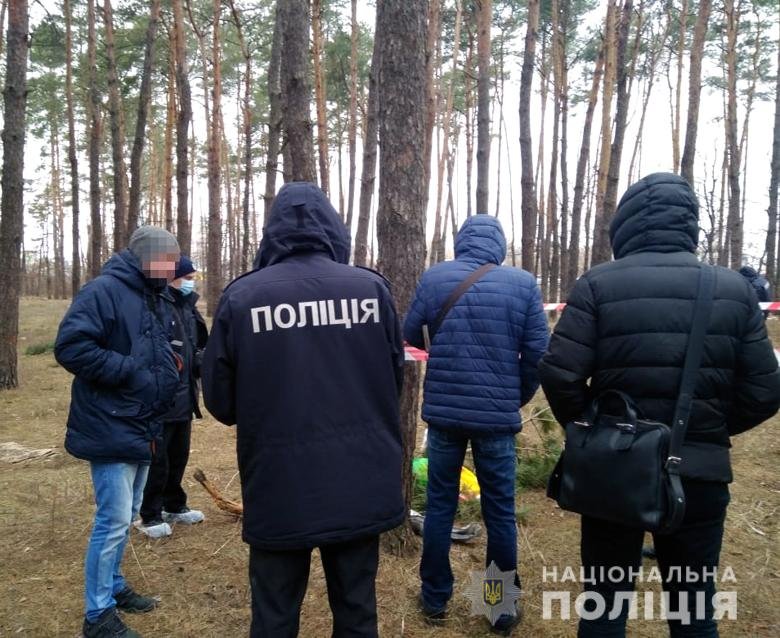 Женщина убила свою новорожденную дочь, положила тело в пакет и выбросила ребенка в лесополосе рядом с улицей Староборисполськой