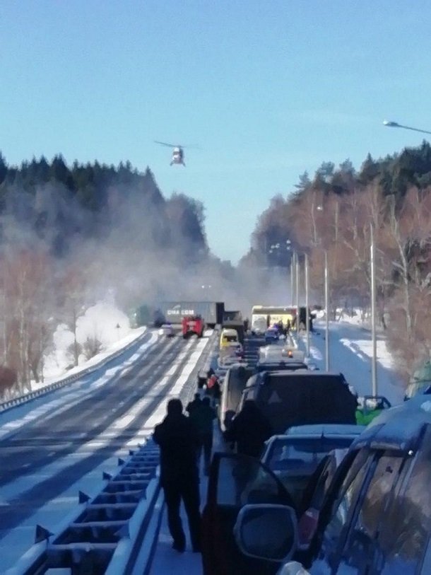 Недалеко от поселка Курилово пассажирский автобус из Украины столкнулся с фурой Недалеко от поселка Курилово пассажирский автобус из Украины столкнулся с фурой
