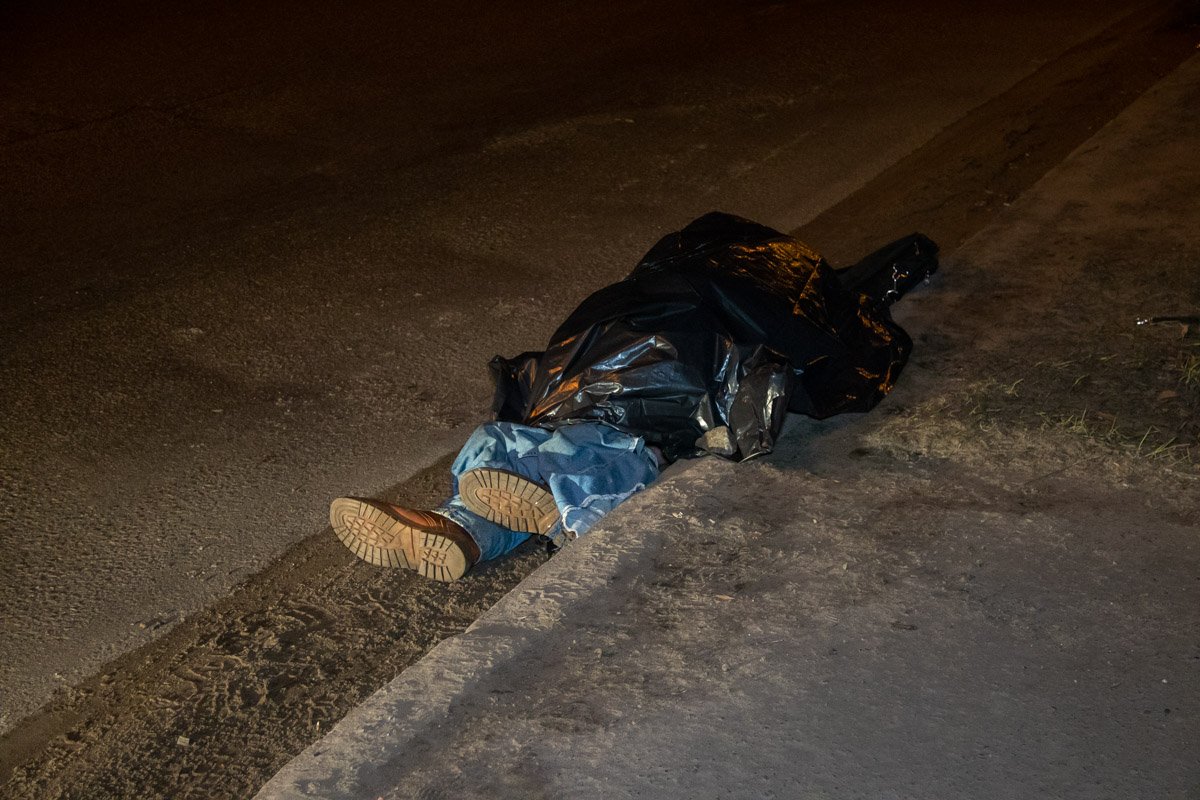 В ночь с 1 на 2 марта в Киеве на Голосеевском проспекте,предположительно, Kia Cerato насмерть сбила мужчину на перекрестке