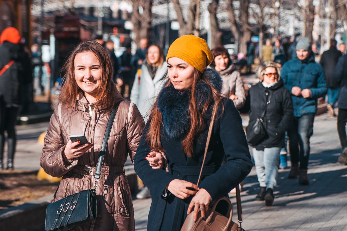 Когда ты уже поверил, что холода позади, а твоя подруга - нет