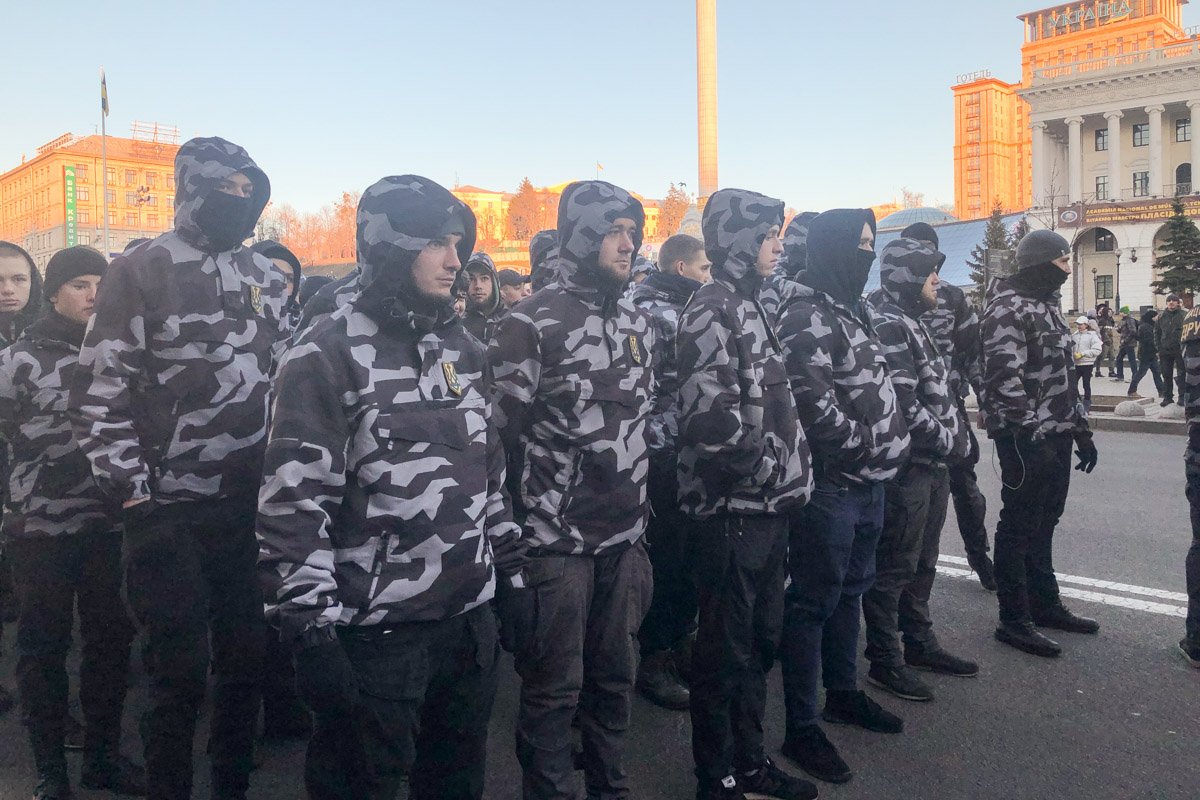 Около тысячи дружинников из 20 областей Украины собрались на Майдане Независимости Около тысячи дружинников из 20 областей Украины собрались на Майдане Независимости