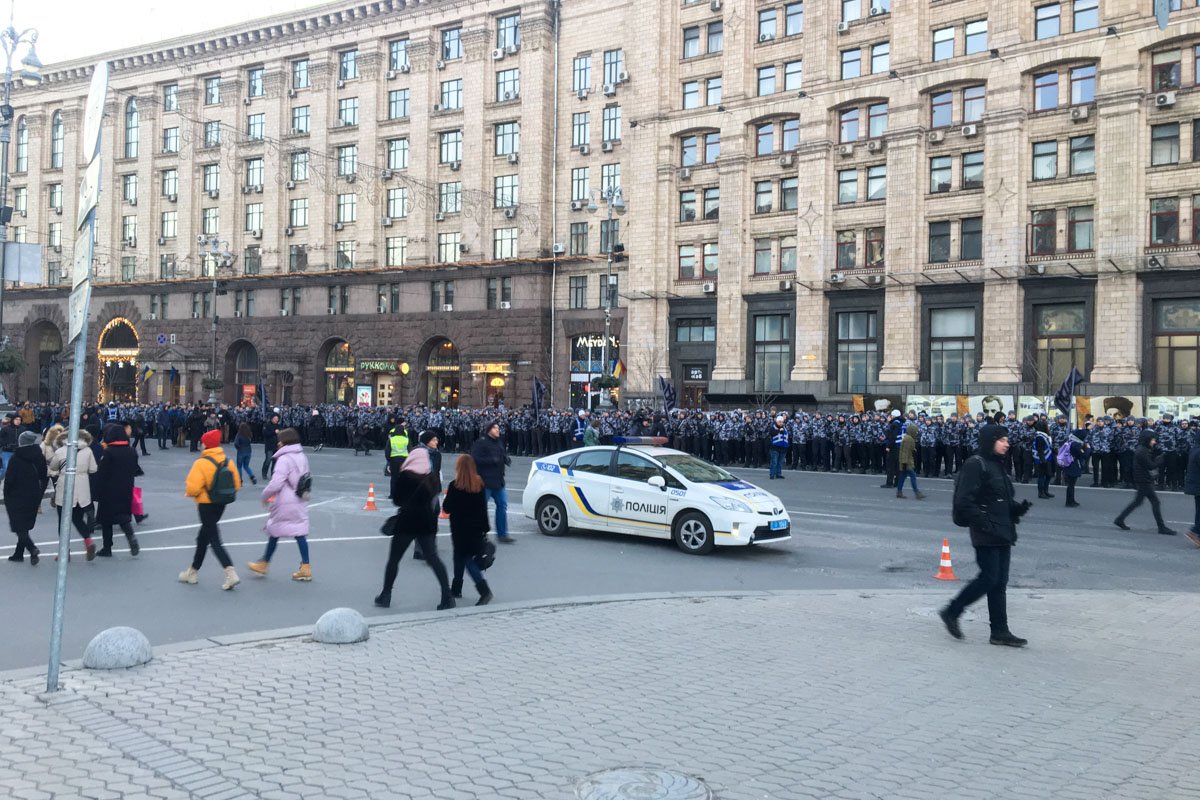 Дружинники организованными колоннами стартовали от Майдана Независимости Дружинники организованными колоннами стартовали от Майдана Независимости