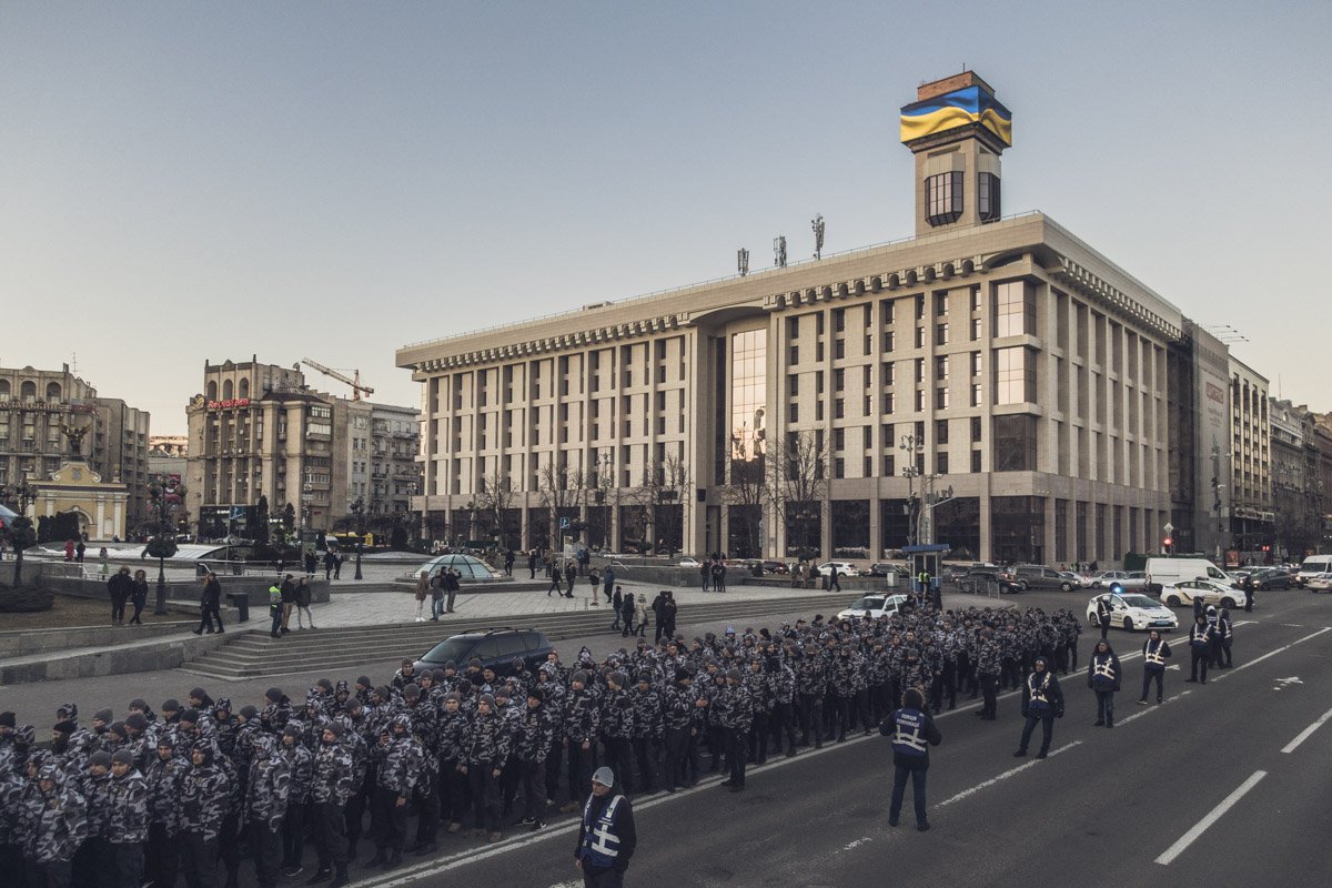 Участники марша выстроились в колону и двинули в сторону Киевской крепости