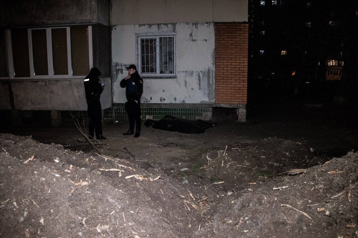 Из окна седьмого этажа жилого дома по адресу улица Покотило, 5а выбросилась 58-летняя женщина