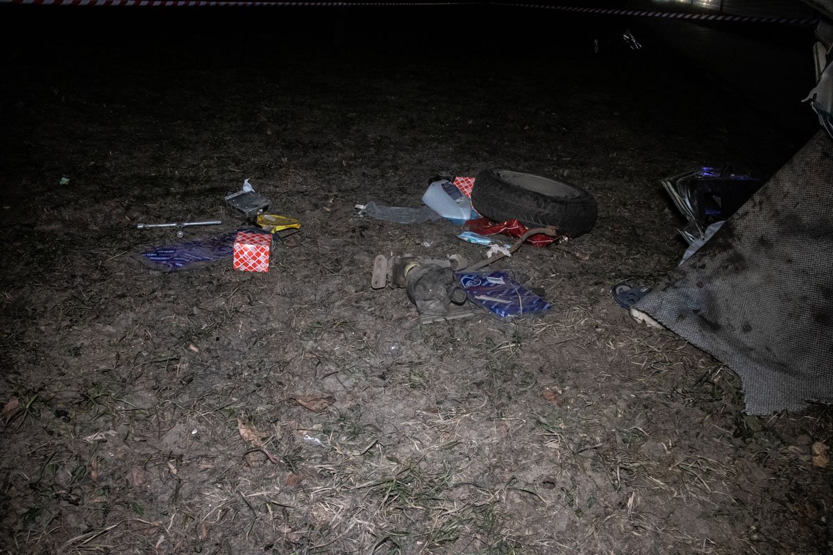 Мужчину, который был за рулем, и женщину-пассажира госпитализировали Мужчину, который был за рулем, и женщину-пассажира госпитализировали