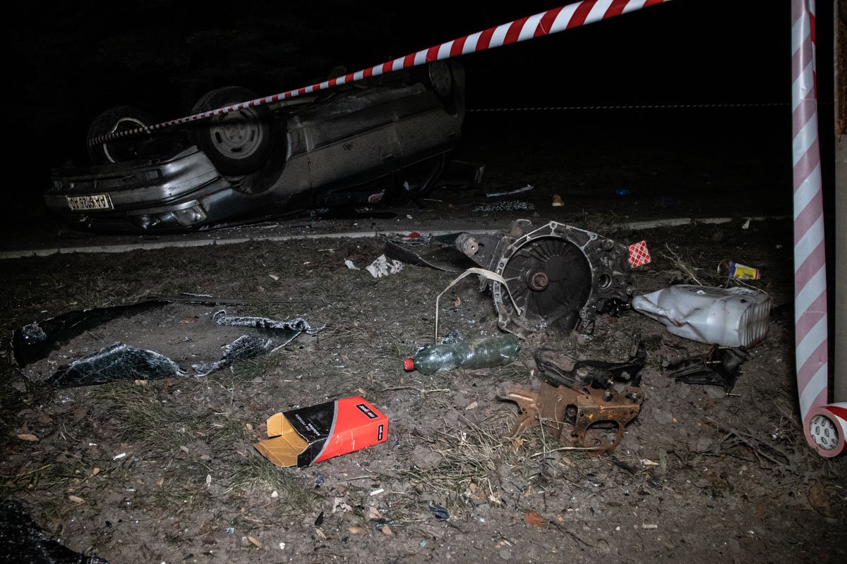 Водитель автомобиля Ford Scorpio с женщиной-пассажиром двигался по Набережному шоссе в сторону моста Патона Водитель автомобиля Ford Scorpio с женщиной-пассажиром двигался по Набережному шоссе в сторону моста Патона