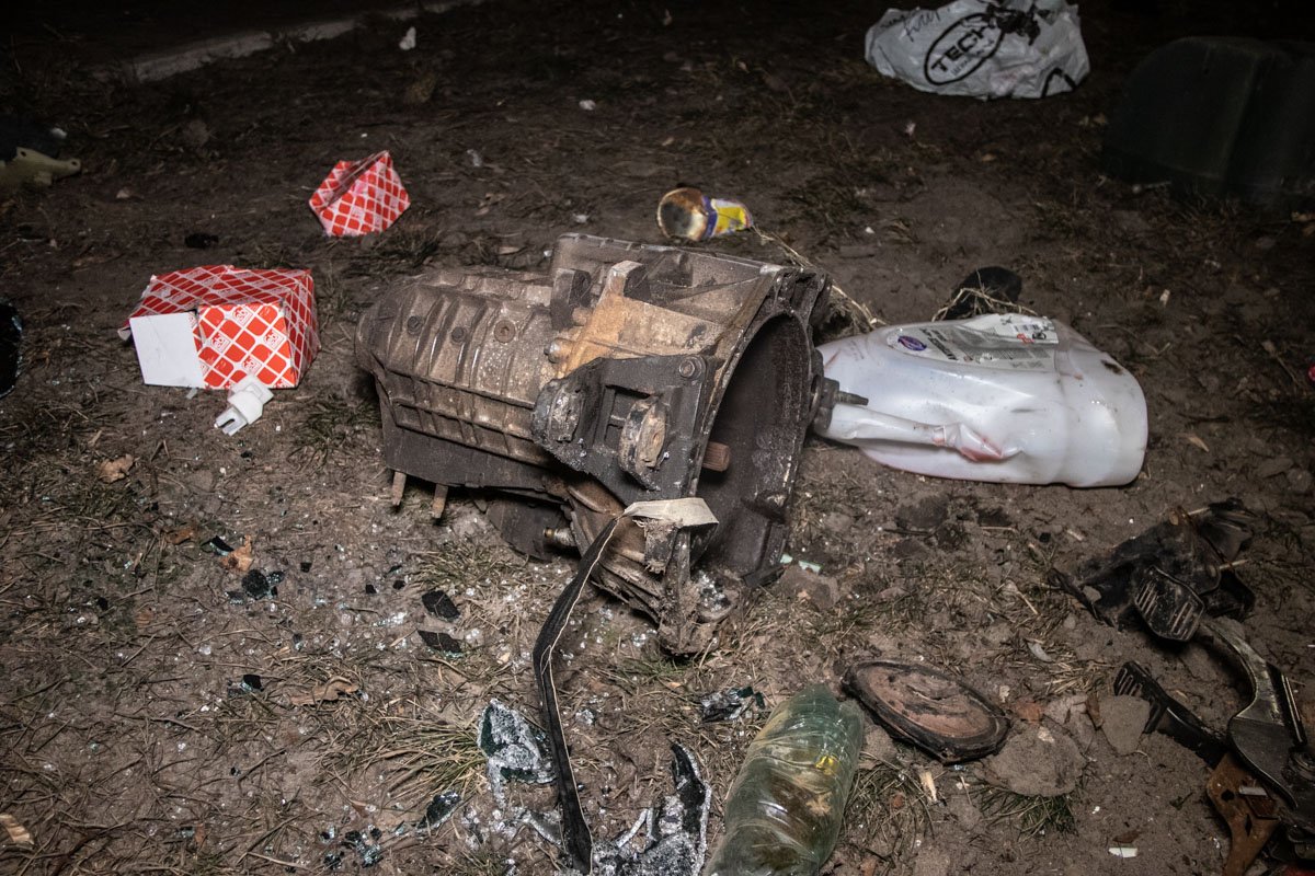 Мужчина за рулем Ford не справился с управлением, от чего машину занесло, она вылетела на обочину, где зацепила фонарный столб и перевернулась Мужчина за рулем Ford не справился с управлением, от чего машину занесло, она вылетела на обочину, где зацепила фонарный столб и перевернулась