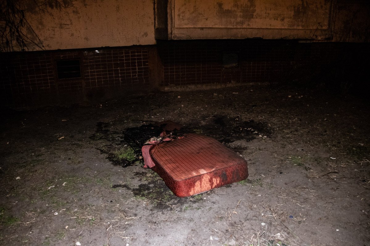 Тлеющая сигарета спровоцировала возгорание матраца