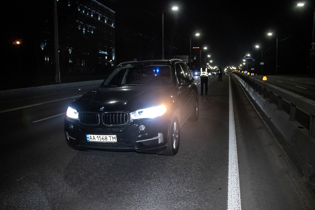 В воскресенье, 3 марта, на бульваре Дружбы Народов произошла авария с участием автомобиля BMW X5 и пешехода