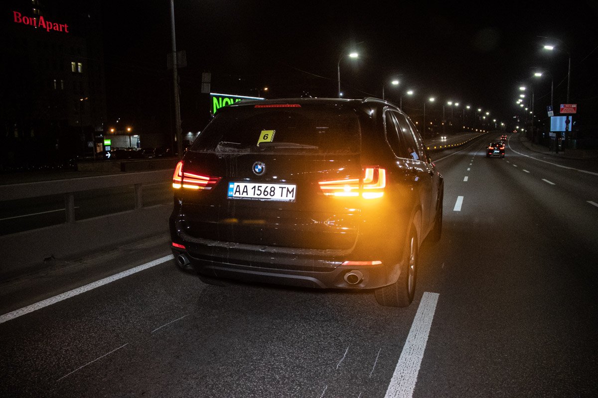 BMW X5 двигался по бульвару Дружбы Народов в сторону Лыбедской площади