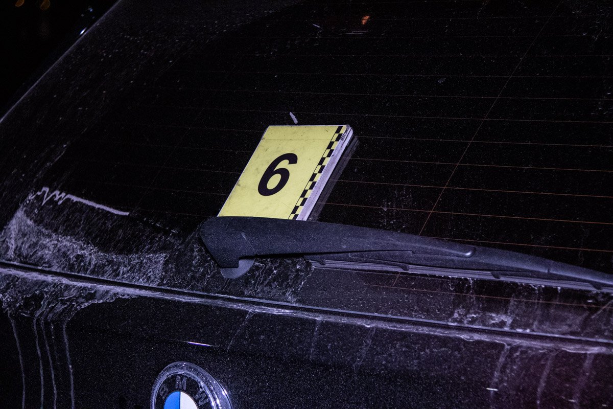 Недалеко от супермаркета Novus перед автомобилем выскочил мужчина и буквально прыгнул на капот