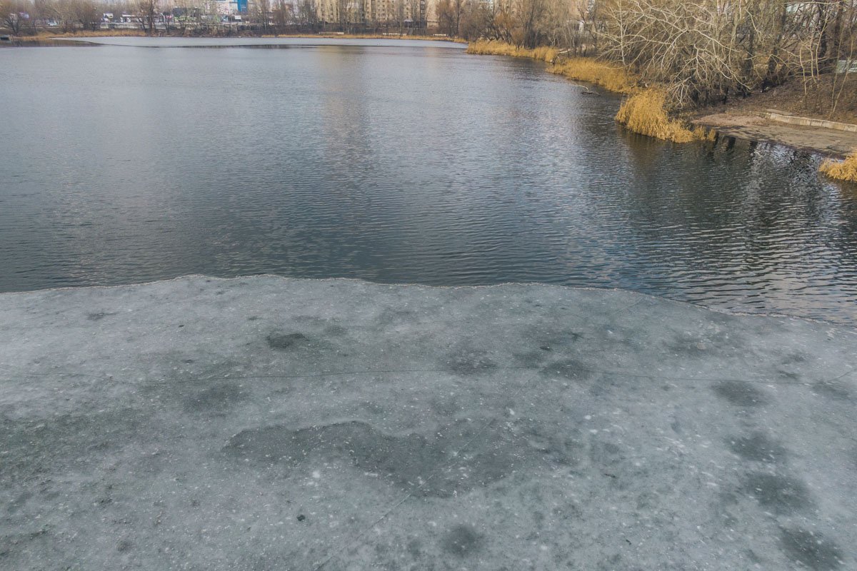 Озеро не часто посещают люди, поэтому ему удалось сохранить первозданную красоту 