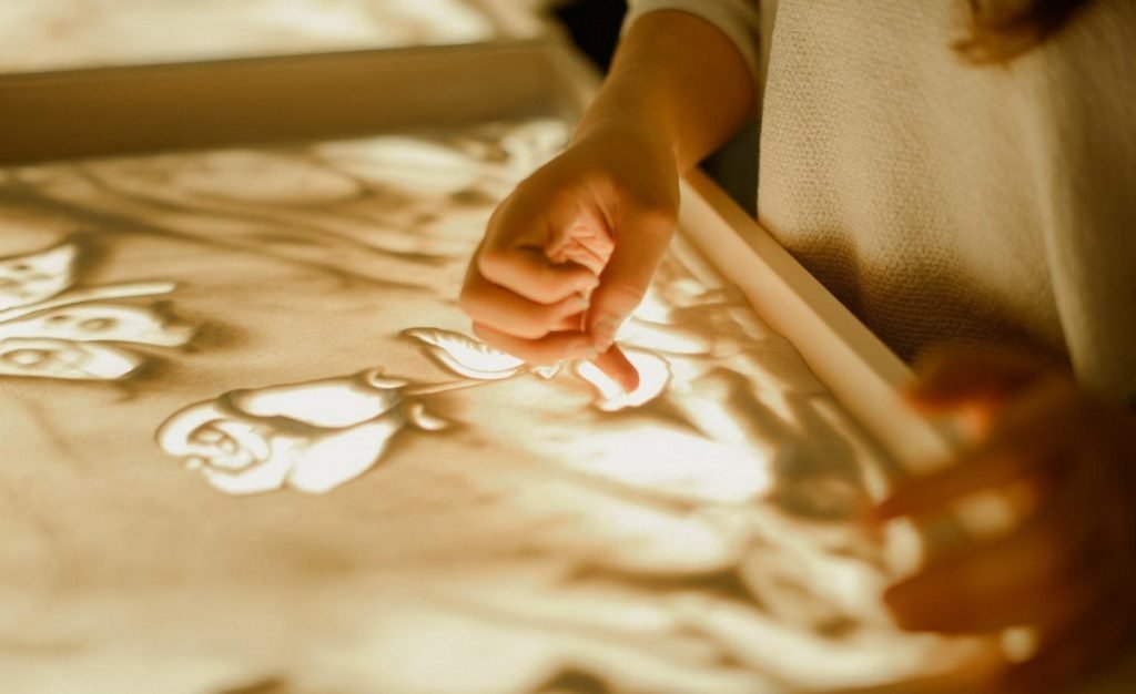 Песочная анимация отлично развивает пластику рук