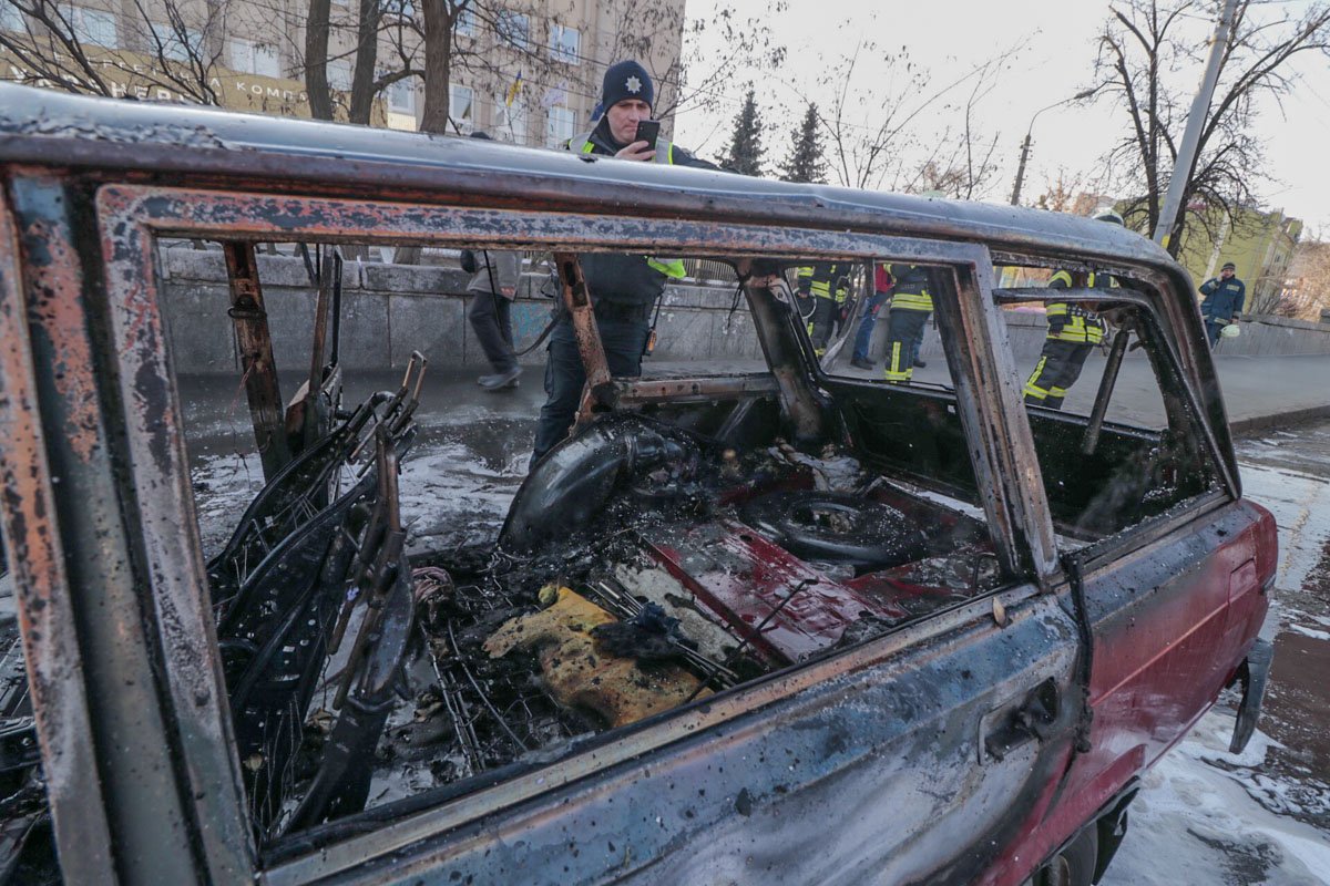 Автомобиль выгорел полностью