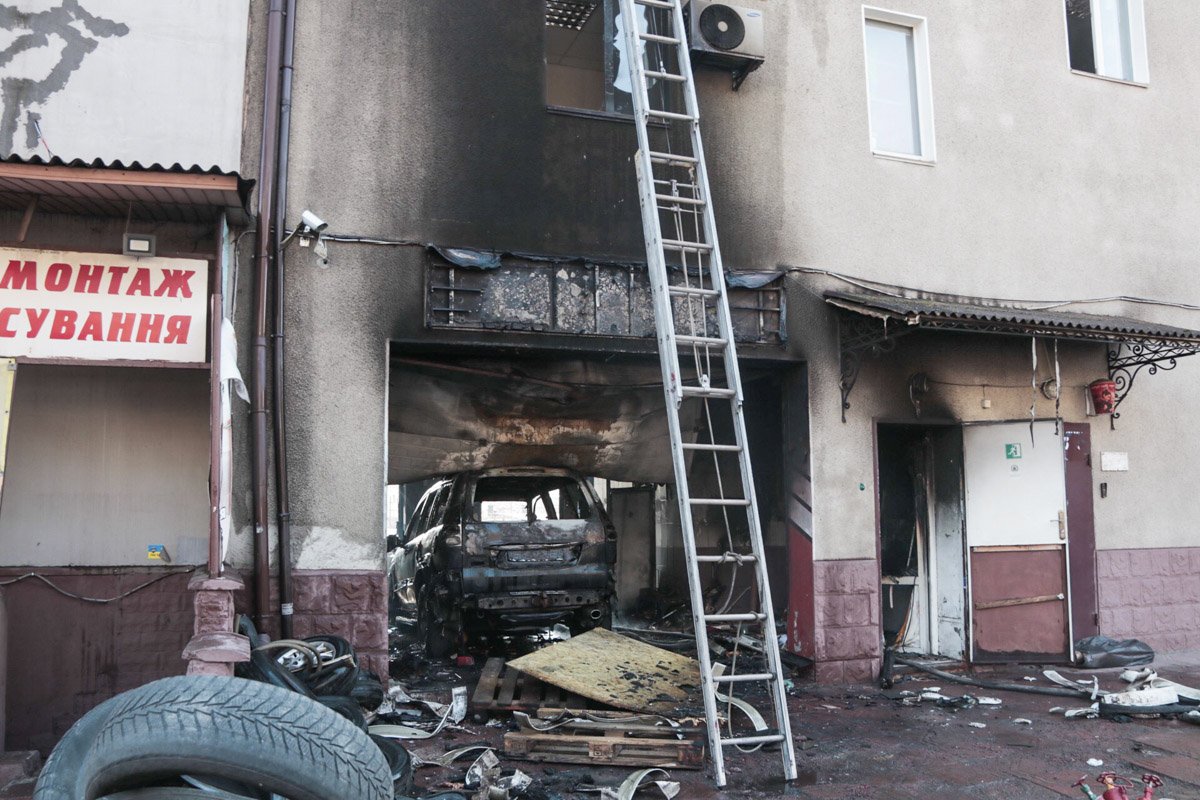 В воскресенье, 3 марта, в Подольском районе Киева по адресу улица Новомостицкая, 25 произошел пожар на СТО В воскресенье, 3 марта, в Подольском районе Киева по адресу улица Новомостицкая, 25 произошел пожар на СТО