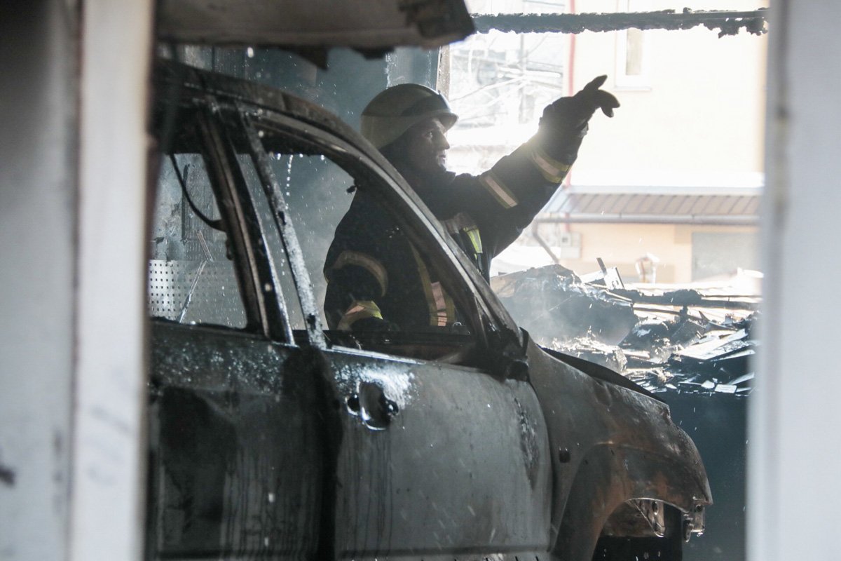 Автомобиль выгорел полностью Автомобиль выгорел полностью