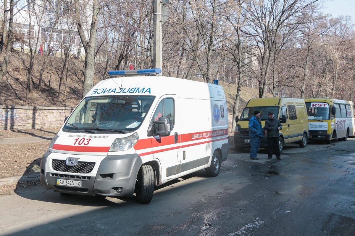 На месте происшествия работали 2 наряда полиции, 2 единицы пожарной техники и карета скорой помощи На месте происшествия работали 2 наряда полиции, 2 единицы пожарной техники и карета скорой помощи