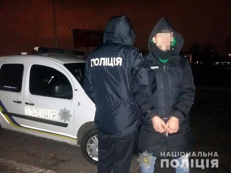 В Днепровском районе мужчина носил в сумке три пакета амфетамина В Днепровском районе мужчина носил в сумке три пакета амфетамина