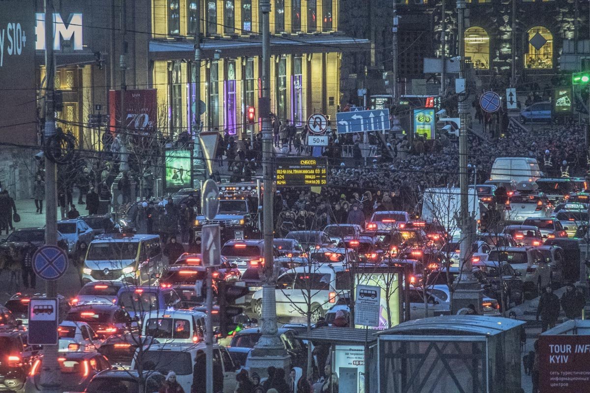 Нацдружинники прошли по центру Киева Нацдружинники прошли по центру Киева