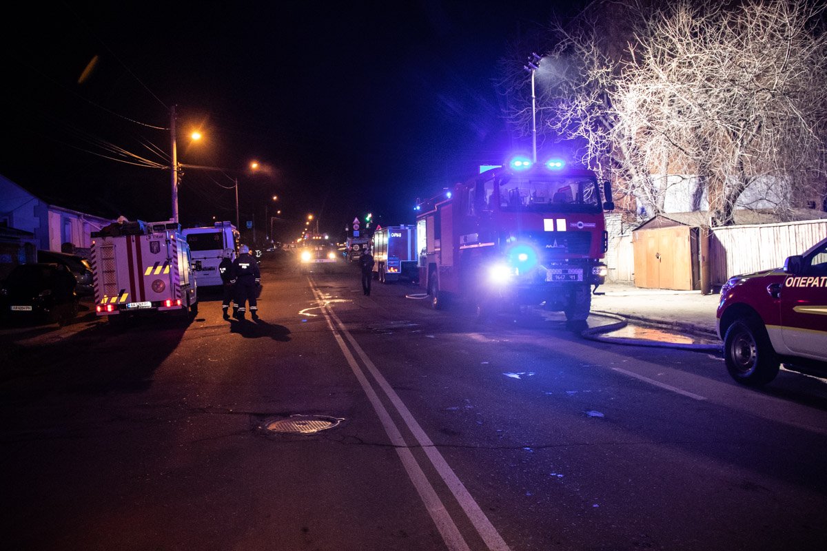 Чтобы ликвидировать возгорание пожарным пришлось перекрыть часть улицы Белицкой Чтобы ликвидировать возгорание пожарным пришлось перекрыть часть улицы Белицкой