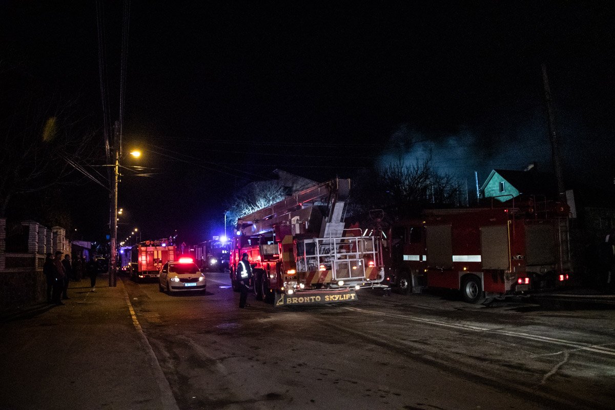 Огонь быстро распространился на помещения третьего этажа Огонь быстро распространился на помещения третьего этажа
