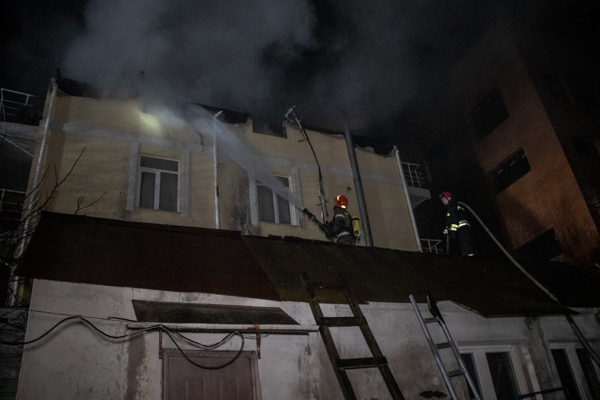 Всего же площадь пожара составила 400 квадратных метров Всего же площадь пожара составила 400 квадратных метров