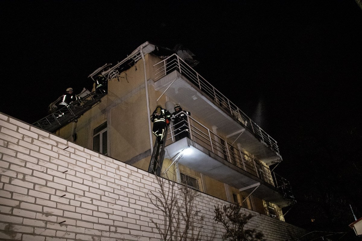 Ликвидацией пожара занимались более 60 спасателей и 16 единиц спецтехники Ликвидацией пожара занимались более 60 спасателей и 16 единиц спецтехники