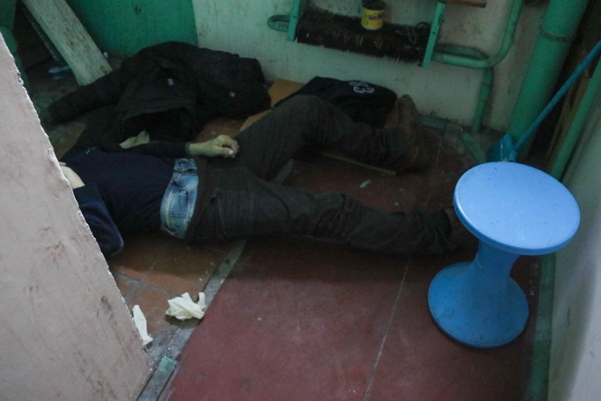 Тело находилось в четвертом парадном на шестом этаже 9-этажного дома