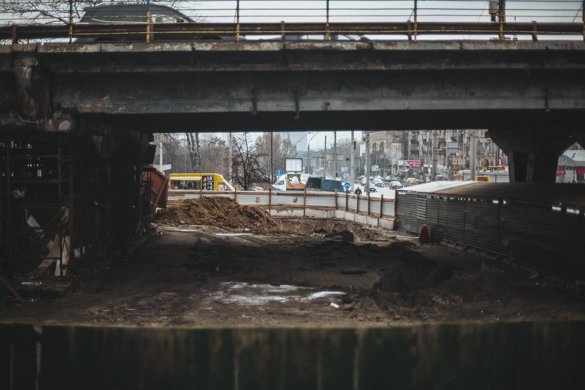 На Шулявском мосту продолжаются приготовления к сносу На Шулявском мосту продолжаются приготовления к сносу