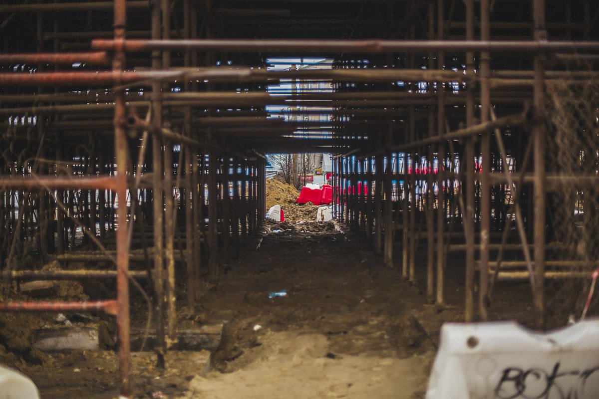 Первая очередь строительства включает в себя реконструкцию переправы и подземного перехода Первая очередь строительства включает в себя реконструкцию переправы и подземного перехода