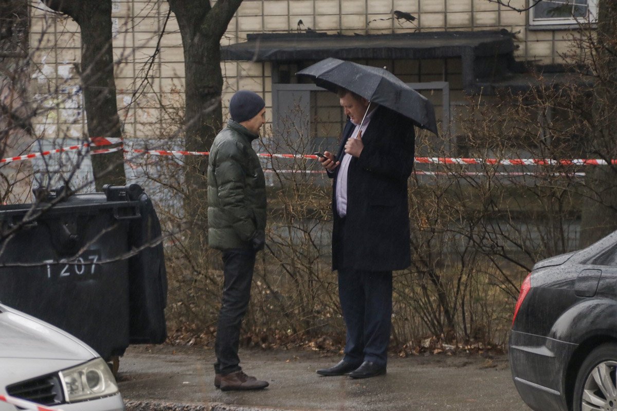 На месте происшествия работали 7 нарядов полиции, следственно-оперативная группа и карета скорой помощи