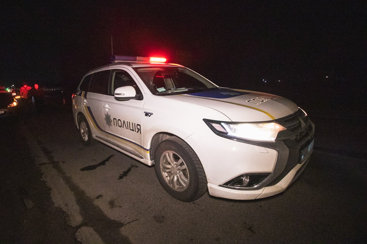 На месте работали патрульные, следственно-оперативная группа и медики