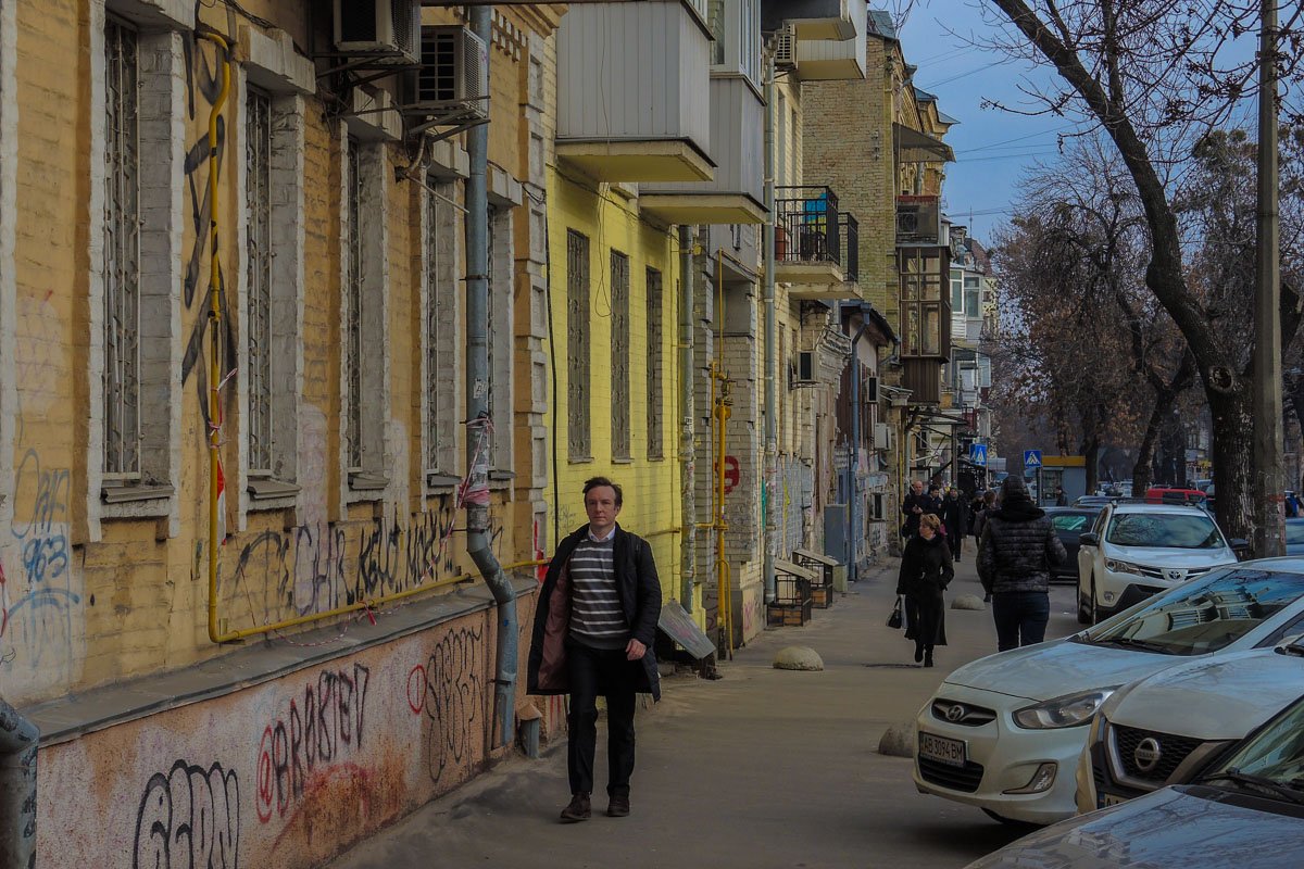 Нет массивных билбордов, холдеров и так далее Нет массивных билбордов, холдеров и так далее