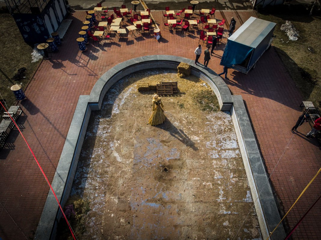 Встречать гостей праздника будет гигантское чучело Масленицы Встречать гостей праздника будет гигантское чучело Масленицы