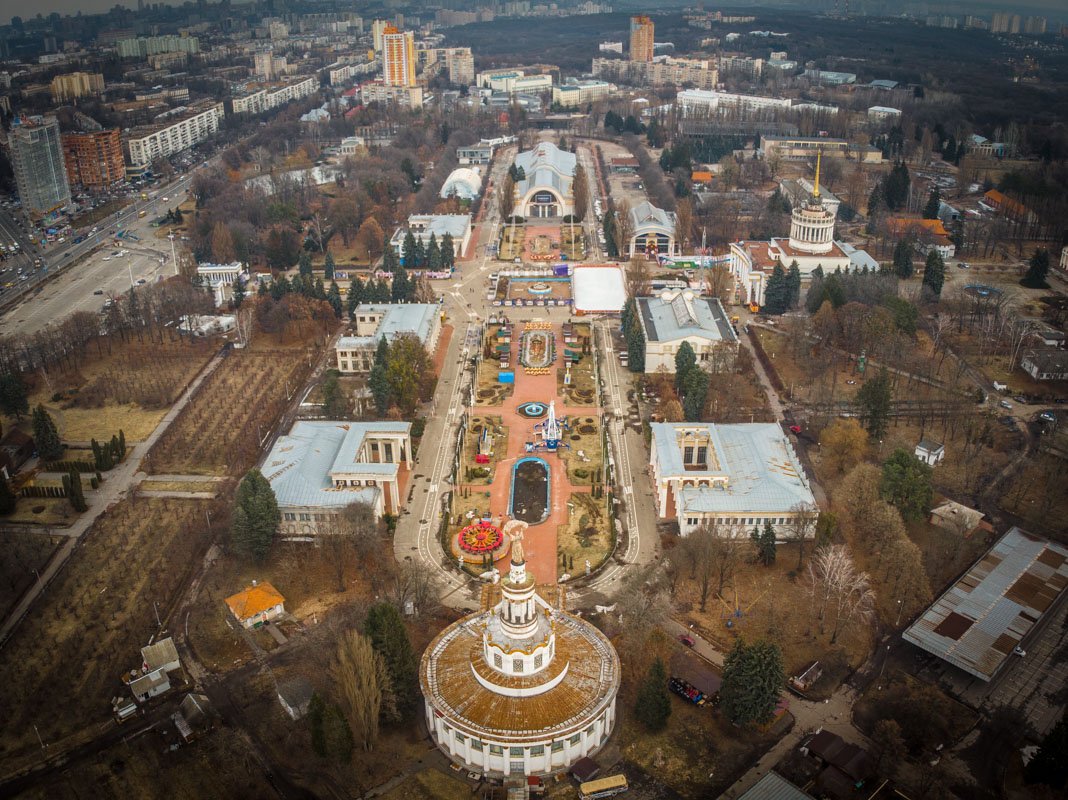 Детей на мероприятии будут развлекать аниматоры, веселые аттракционы и конкурсы Детей на мероприятии будут развлекать аниматоры, веселые аттракционы и конкурсы