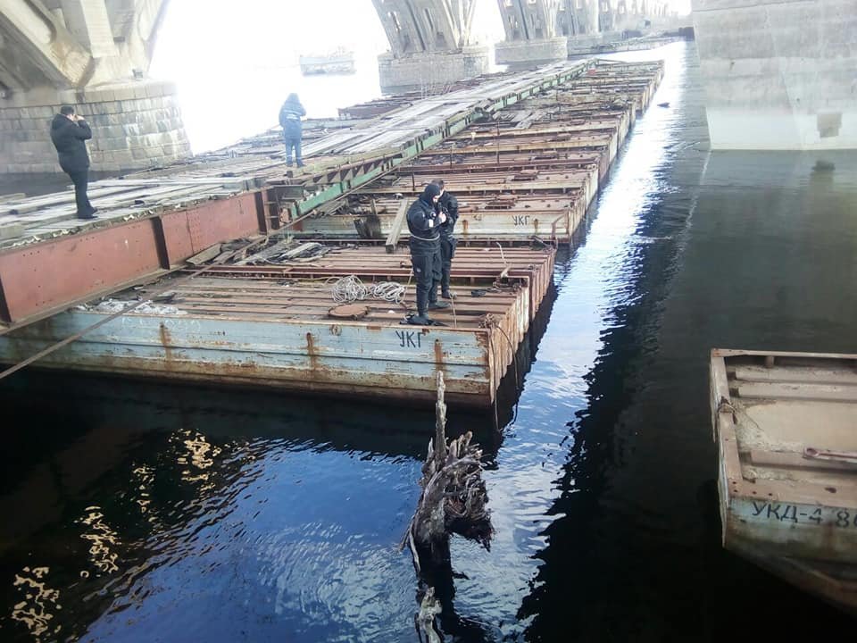 Труп находился в воде недалеко от Набережно-Печерской дороги, 12
