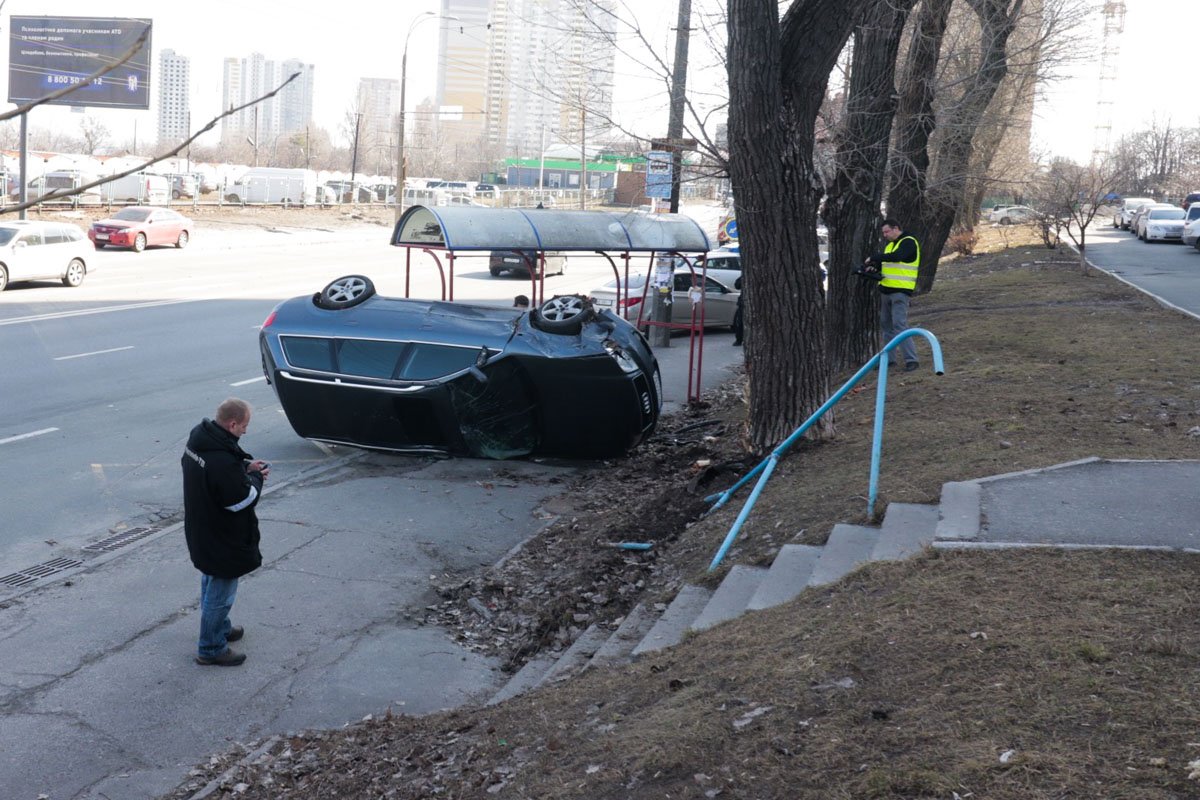 В Киеве на пересечении проспекта Науки и улицы Ракетной произошло серьезное ДТП