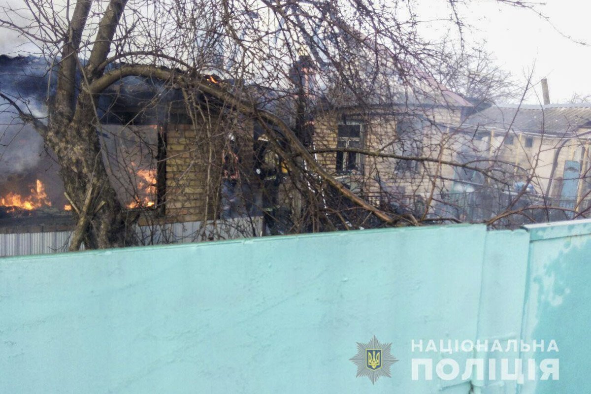 Под Киевом в селе Синяк Вишгородского района горел частный дом Под Киевом в селе Синяк Вишгородского района горел частный дом