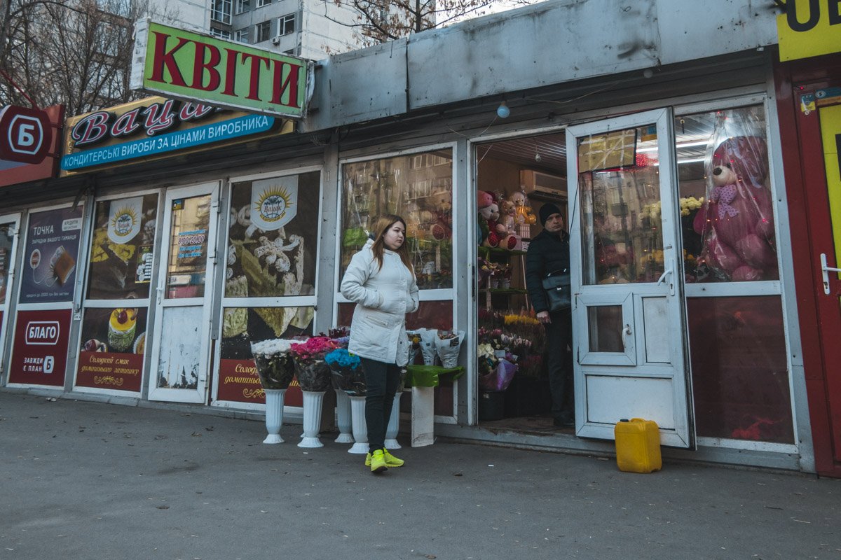 Чтобы были продажи, сидеть на месте не получится