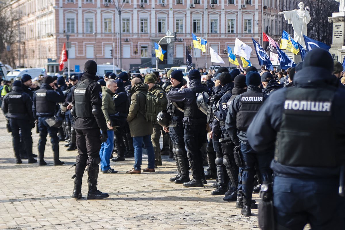 За безопасностью следили полиция и нацгвардейцы За безопасностью следили полиция и нацгвардейцы