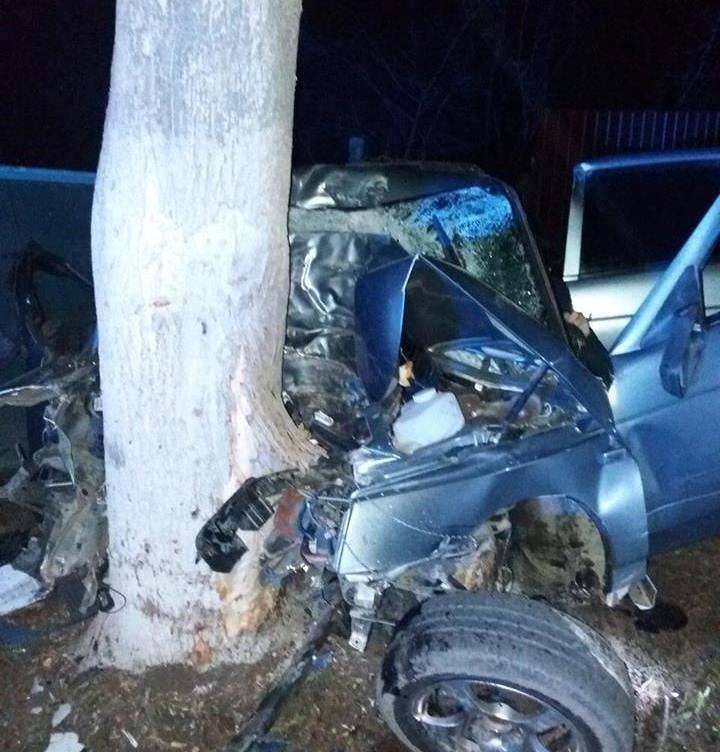 В Киевской области в страшном ДТП погибли пятеро молодых людей, большинству из них 19-20 лет В Киевской области в страшном ДТП погибли пятеро молодых людей, большинству из них 19-20 лет