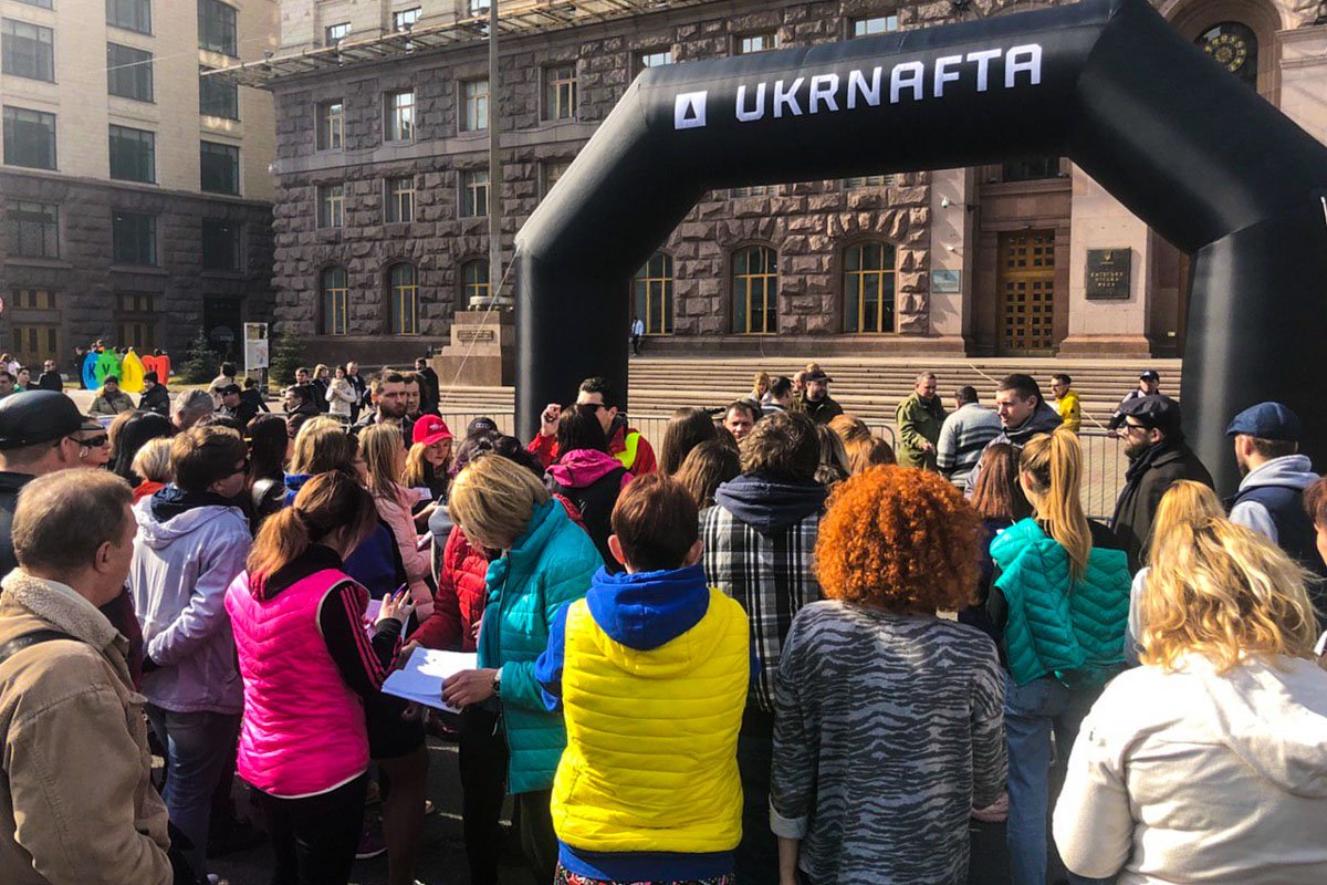 В пятницу, 8 марта, в центре Киева стартовало ежегодное авторалли среди женщин