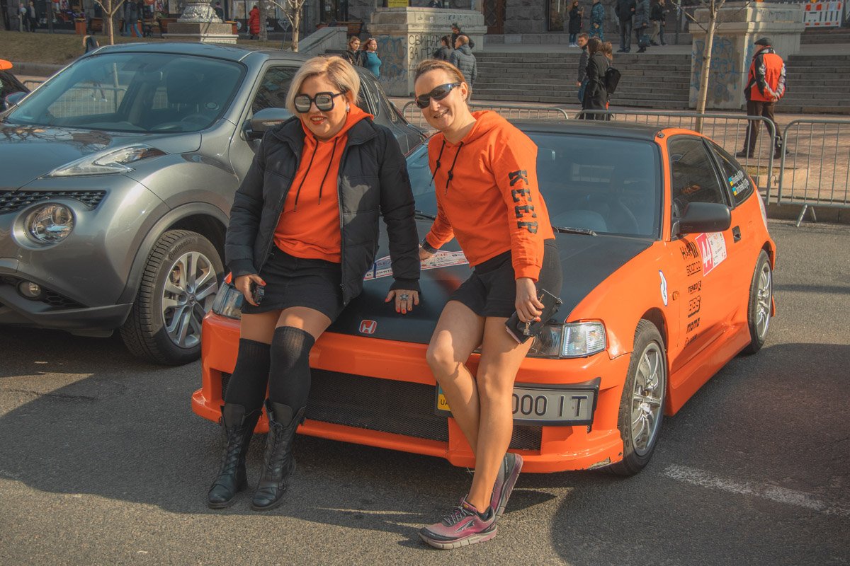 Они говорят, что не хотят в этот день ни цветов, ни ресторанов