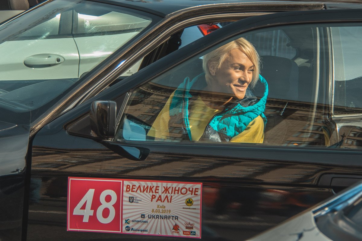 Девушкам хочется просто кайфануть за рулем и душевно расслабиться