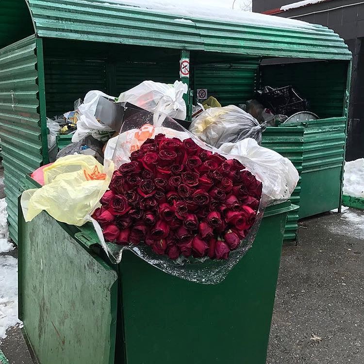 Ну а это фото, чтобы показать, что девушкам важны не цветы, а те - кто их дарит! Фото: @im.arinari Ну а это фото, чтобы показать, что девушкам важны не цветы, а те - кто их дарит! Фото: @im.arinari