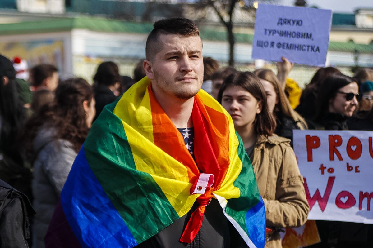 Среди митингующих были представители ЛГБТ-сообщества